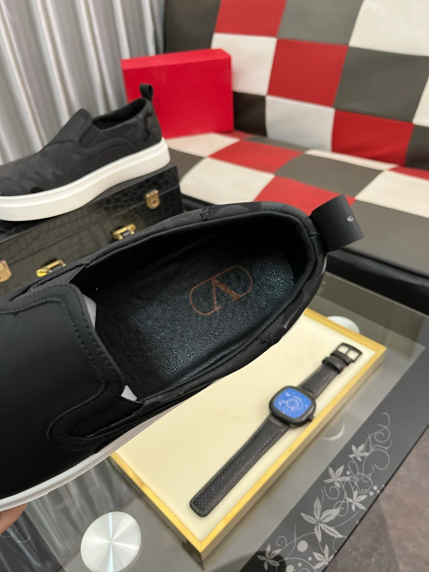 Men's shoes 💰420⌚️⌚️ VALENTINO Valentino's 2024 SS spring and summer new hot casual sports shoes, imported elastic fabric upper ➕The heel is Warren's exclusive rivet shape. The whole is very representative, the combination outsole is really easy to wear and very comfortable on the foot~, classic, comfortable and versatile! Size: 38-443️⃣Colors available